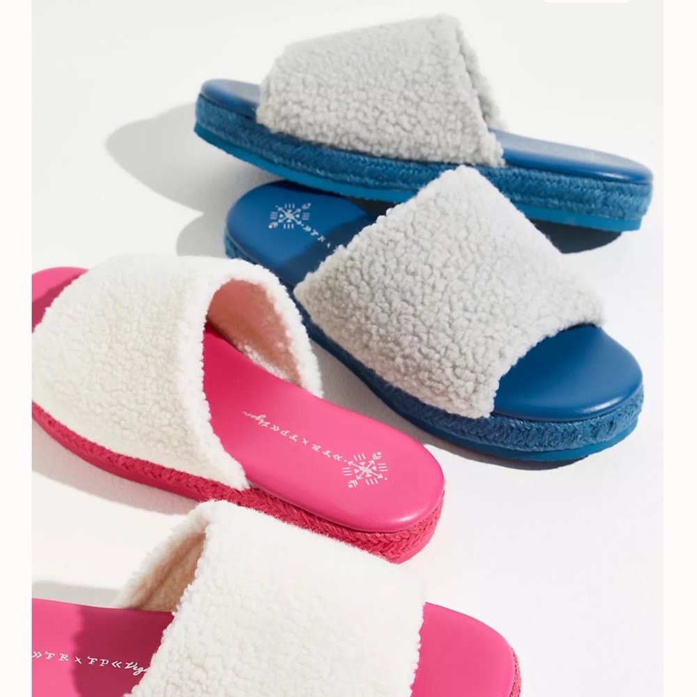 Free people vegan daydreamer teddy slides in Blue